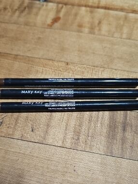 Mary Kay Lip Liner Trio in Truffle Nude